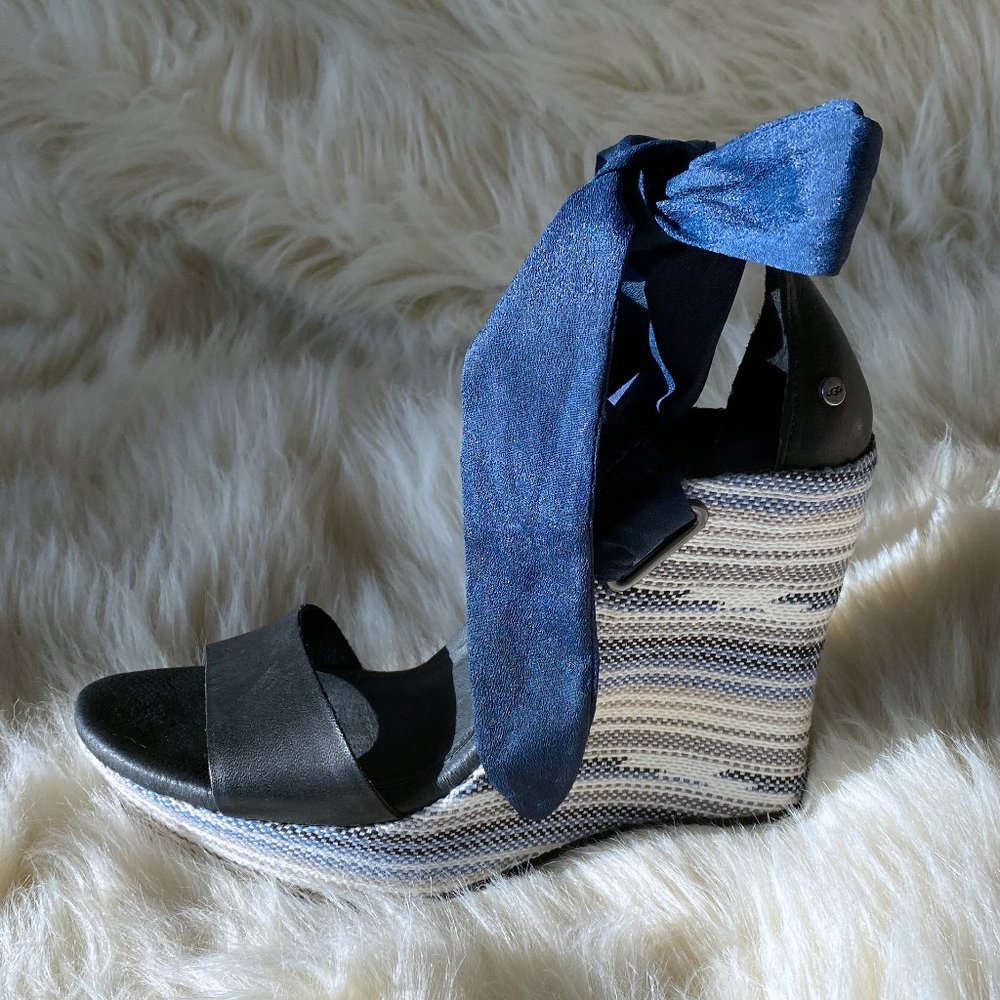 UGG Platform sandal Ribbon tie @ anckle–Like a New